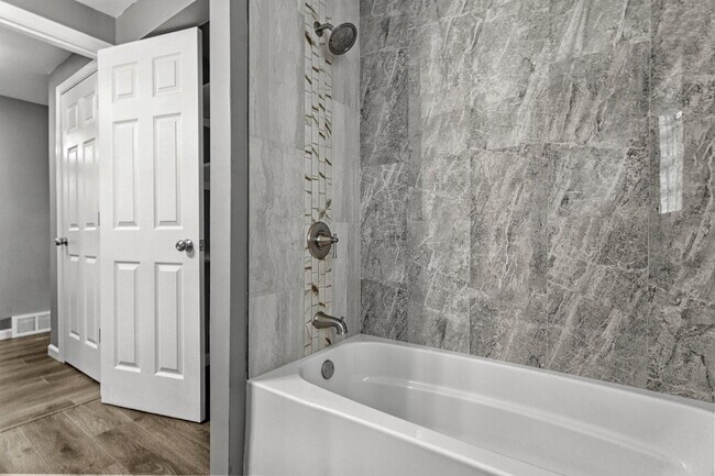 Building Photo - Big, Bold, and Beautiful Upper Unit!