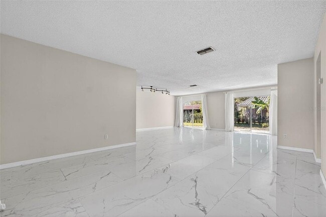 Building Photo - 10659 Windsor Ct