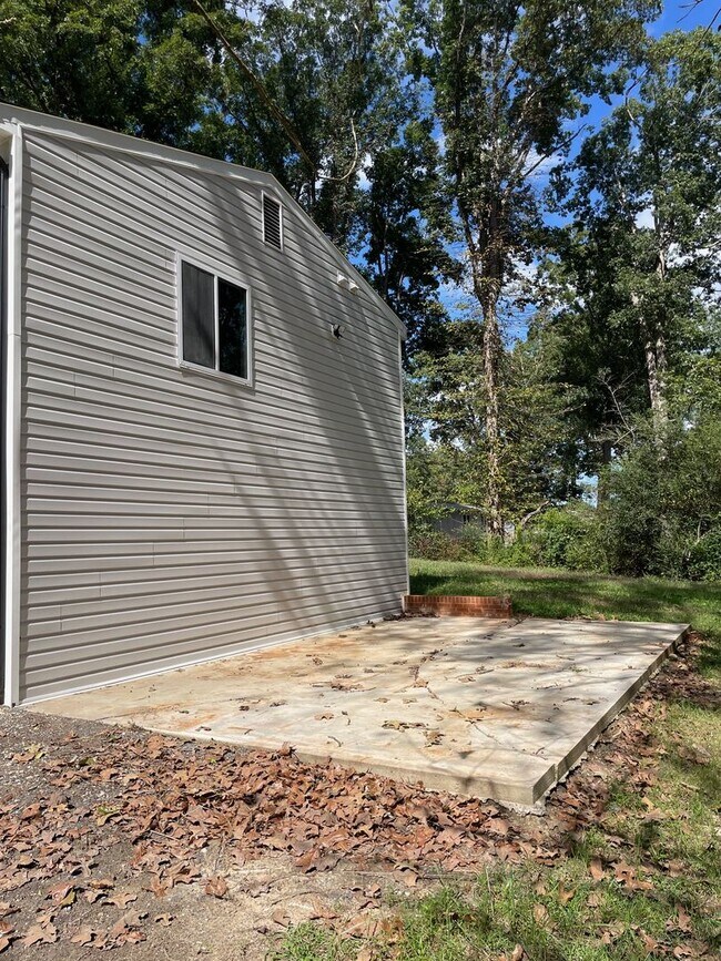 Building Photo - NEWLY REMODLED 3 BED, 2 BATH BRICK HOME LOCATED IN ASHEBORO! $1,750 RENT $1,750 DEPOSIT