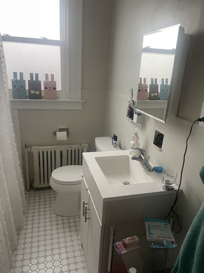 Building Photo - 127 E State St