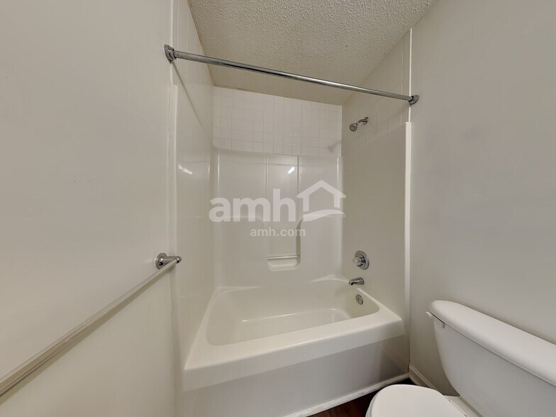 Building Photo - 5520 Bridgegate Dr