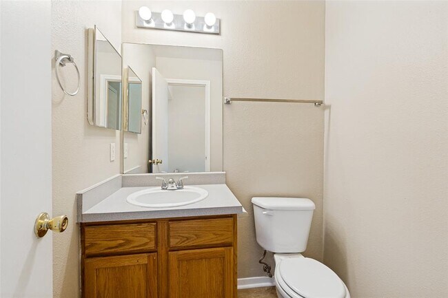Building Photo - 945-947-947 Sagewood Trail