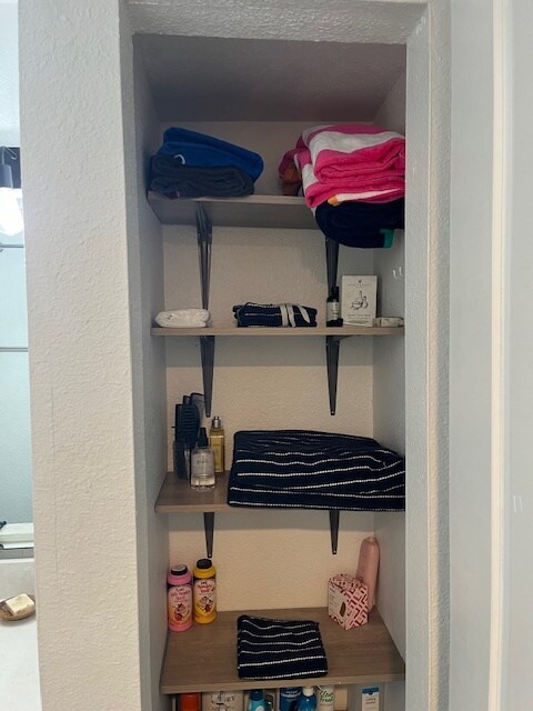 Building Photo - 1481 Center St Ext