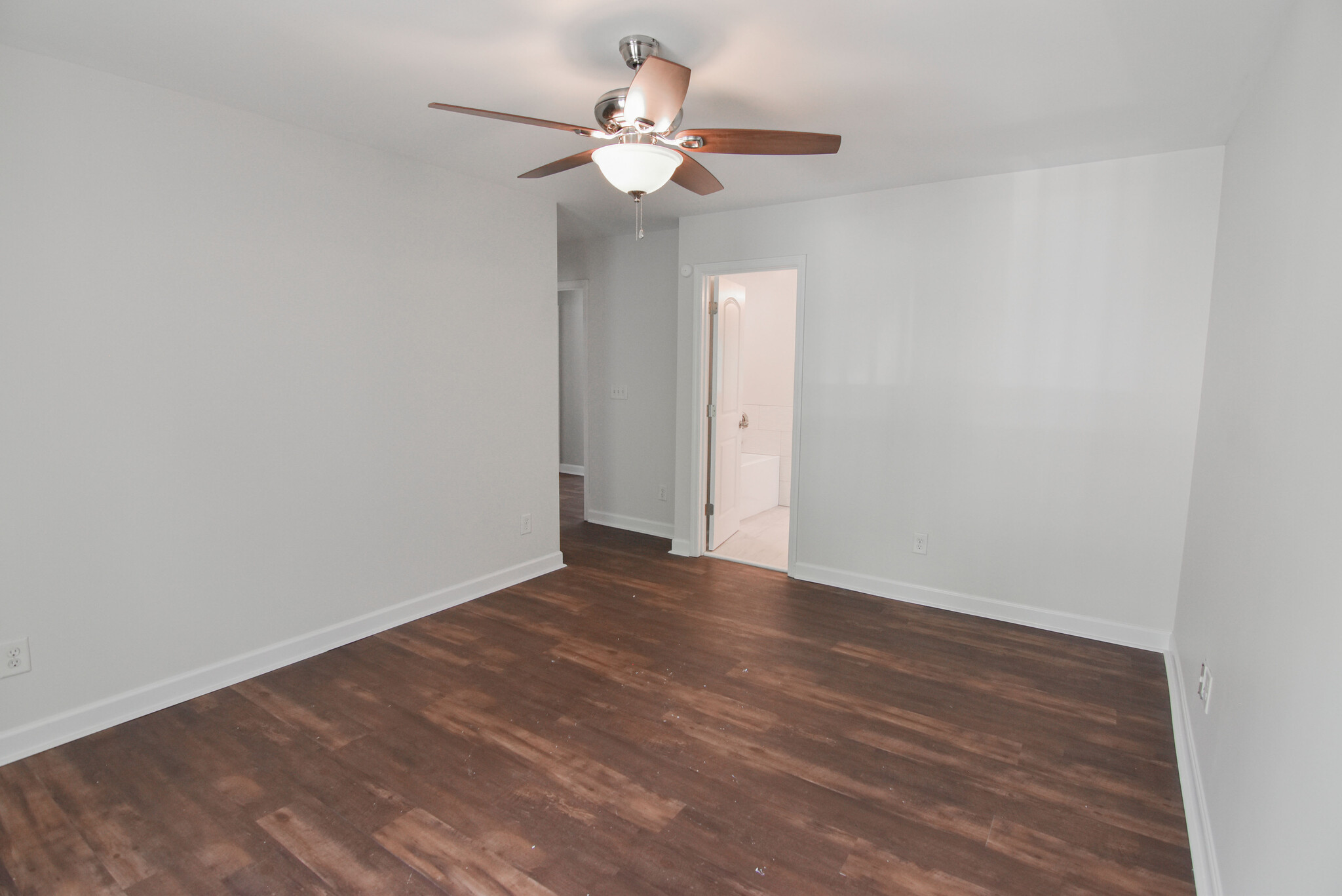 Building Photo - 2913 White Willow Rd