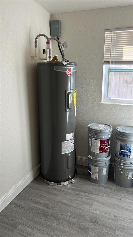 Building Photo - 217 W Chelsea St