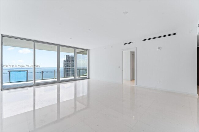 Building Photo - 300 Biscayne Blvd Way
