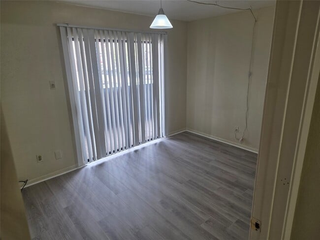 Building Photo - 3025 Walnut Bend Ln