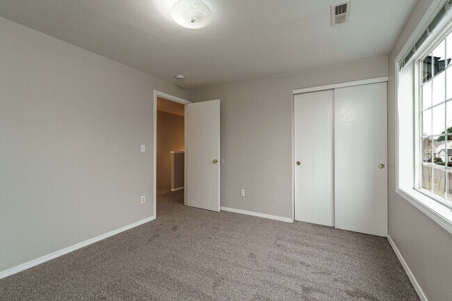 Building Photo - Ask About Specials! A/C Equipped 4 Bedroom 2.5 Bath Located in Desirable Fishers Grove - Union, S...