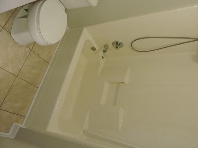 Building Photo - 125 Louise Dr