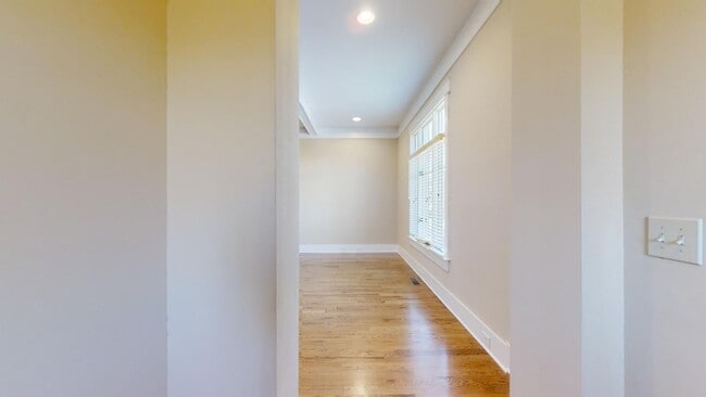 Building Photo - 986 Pembroke Pl