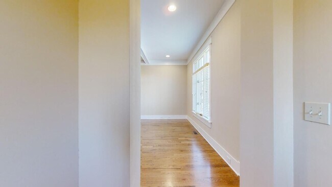 Building Photo - Three Story Townhome Rosemary Gate