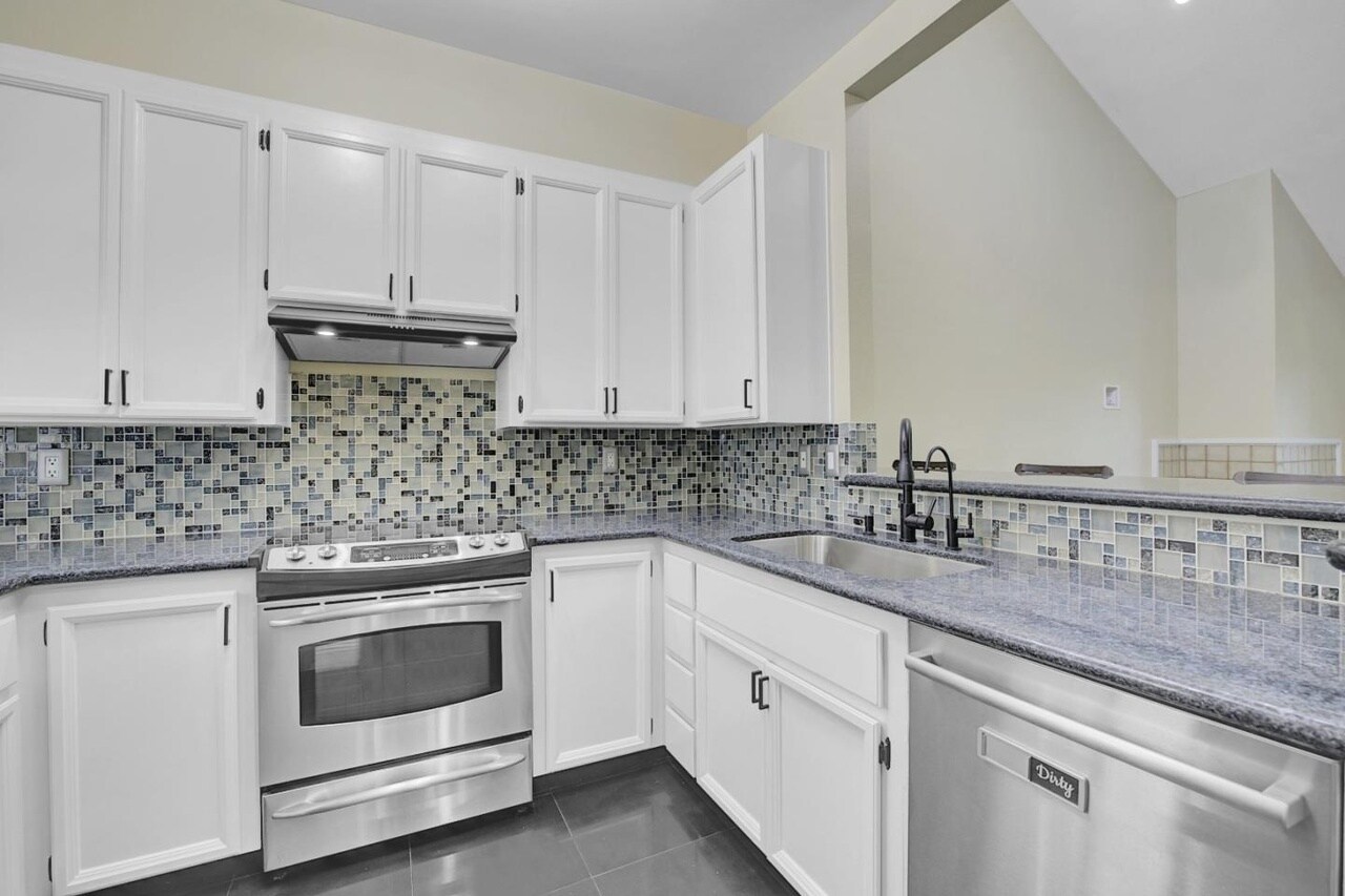 Building Photo - 4691 Albany Cir