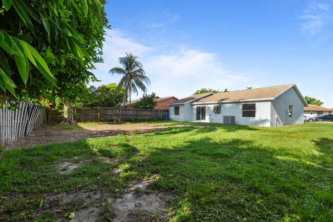 Building Photo - 7406 Willow Spring Cir N