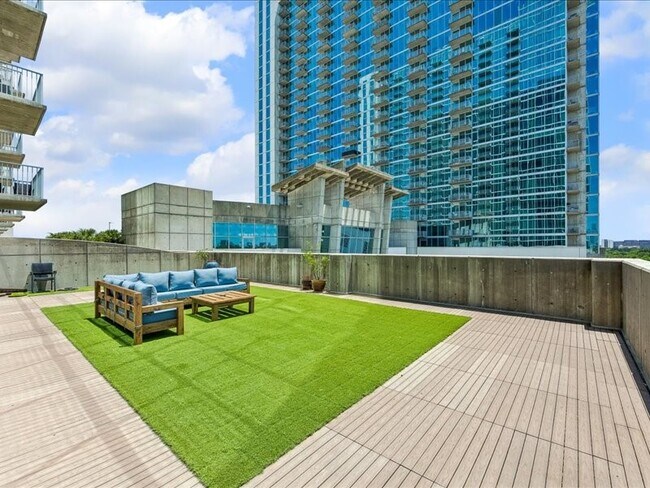 Building Photo - 5925 Almeda Rd