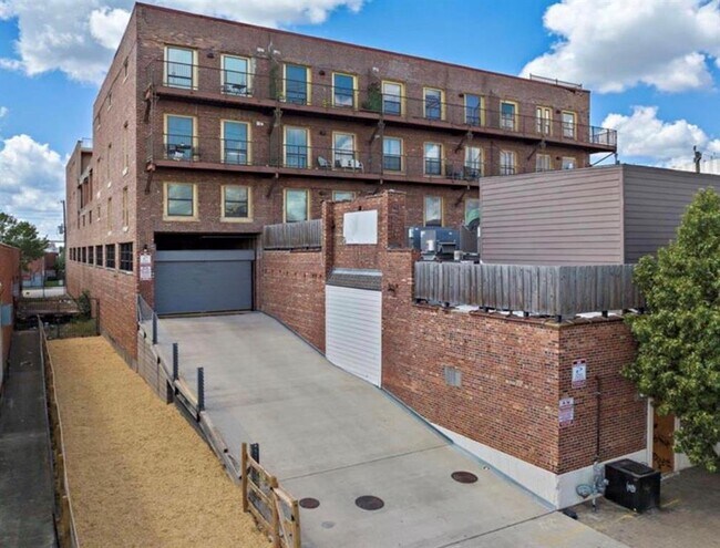 Building Photo - 2205 McKinney St