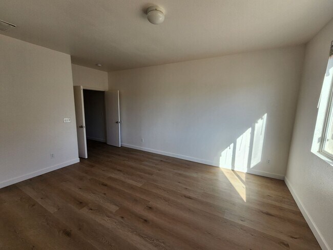 Building Photo - Beautiful 5 bed/4 bath home in Santa Nella!