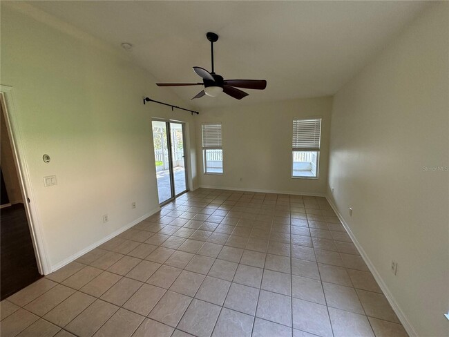 Building Photo - "Spacious 4-Bed Oasis with 2 Baths in Wesl...