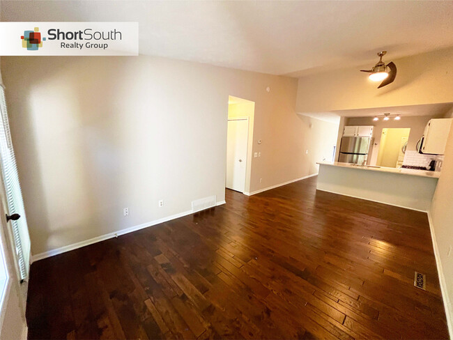 Building Photo - Beautiful 2 Bed 2 Bath Condo For Rent in R...