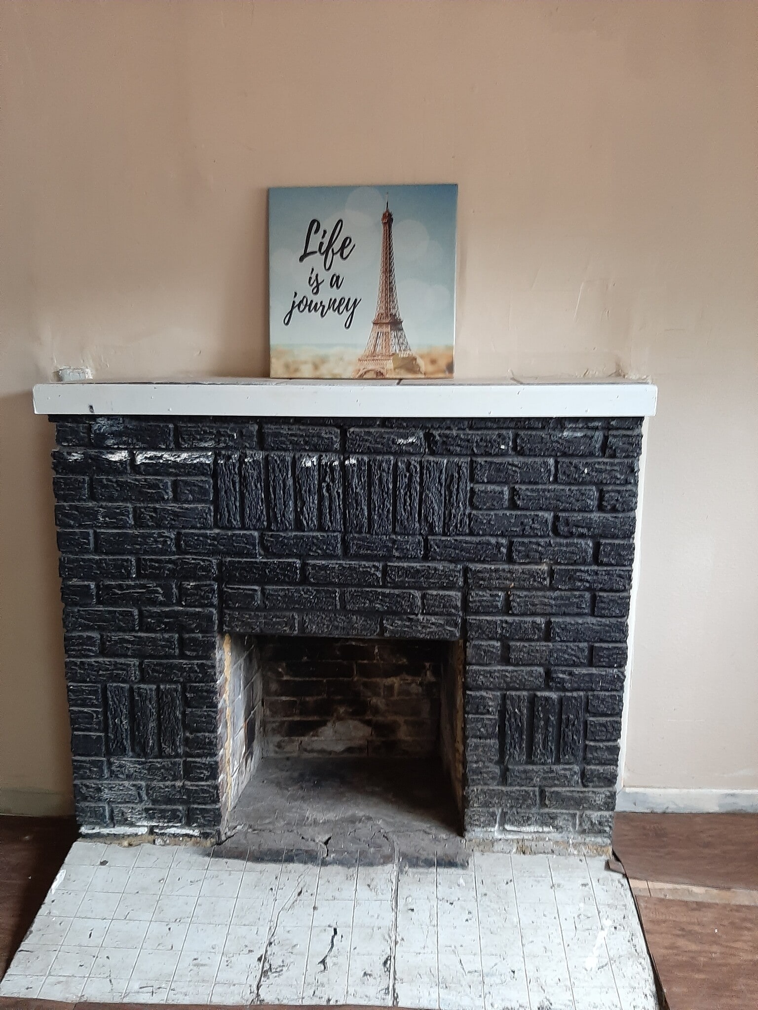 fireplace - 1406 Aransas Ave