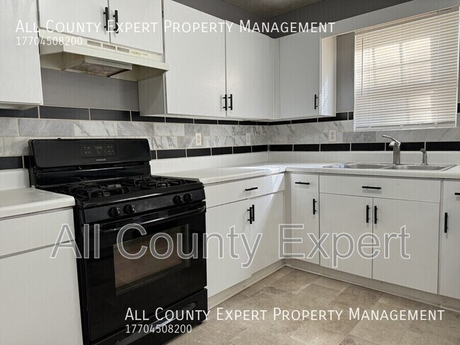 Building Photo - 3232 Sentinel Cir