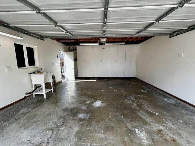 Building Photo - A home that has all the best of California Living!