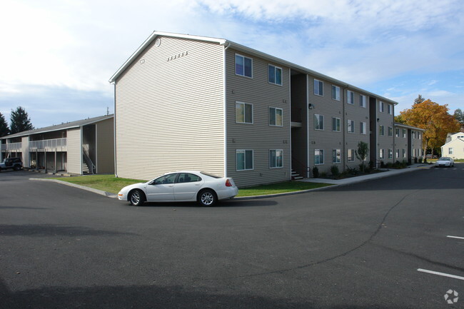 Building Photo - Four Oaks Apartments