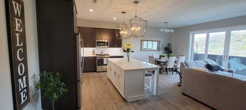 Building Photo - 1208 Commerce St