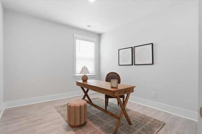 Building Photo - 128 Lilac Grv Wy