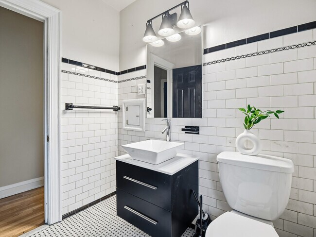 Building Photo - 3621 Silsby Rd