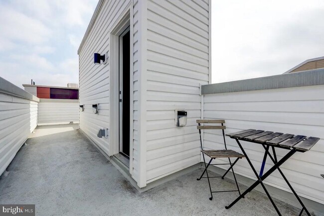 Building Photo - 1270 N Newkirk St