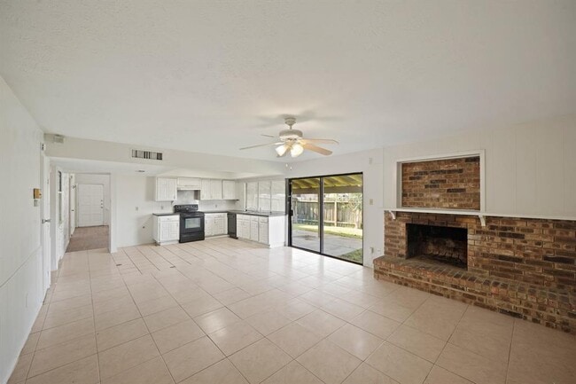 Building Photo - 15822 Danford Dr