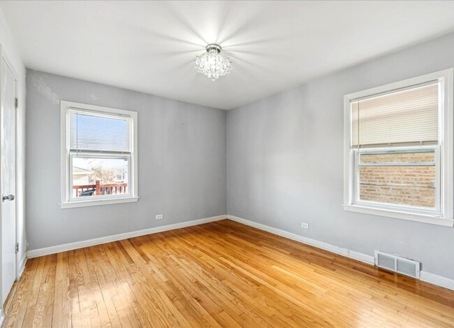 Building Photo - 4509 N Narragansett Ave