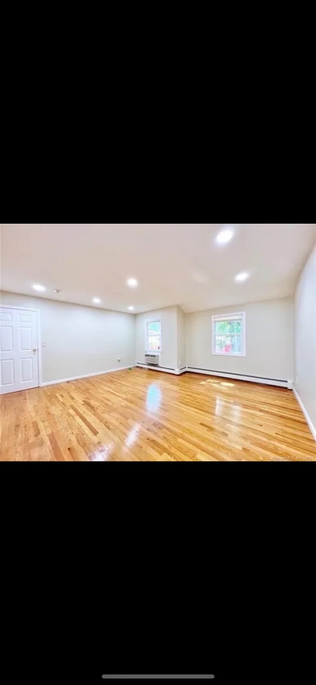 Building Photo - 68 Janet Cir