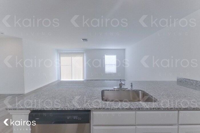 Building Photo - 3024 NE 1st Ave