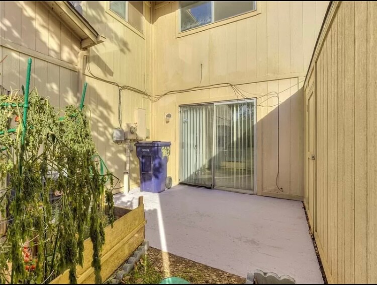 Building Photo - 9613 Hefner Village Blvd