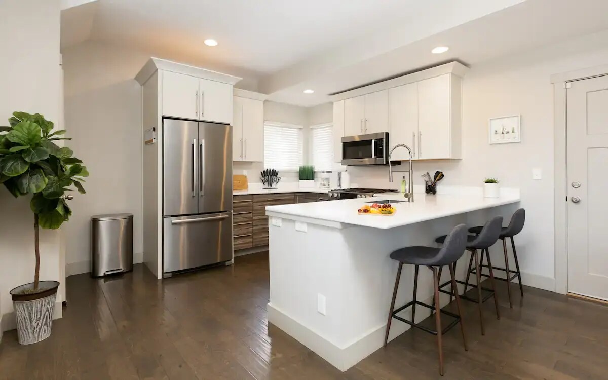 Building Photo - 913 Columbine Ave