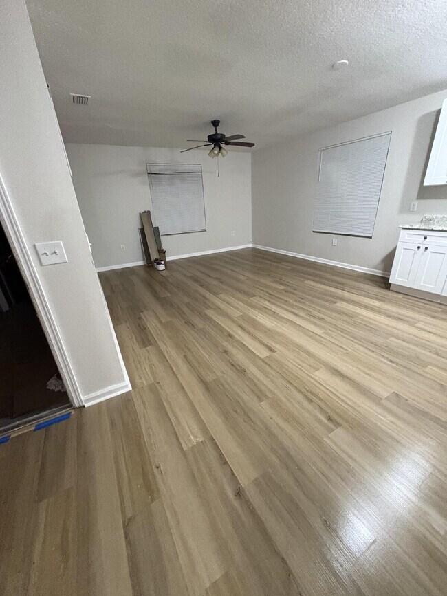 Building Photo - "Spacious 4-Bedroom Home with 2 Full Baths in Prime Tampa Location – 1,560 Sq. Ft. of Comfort!"