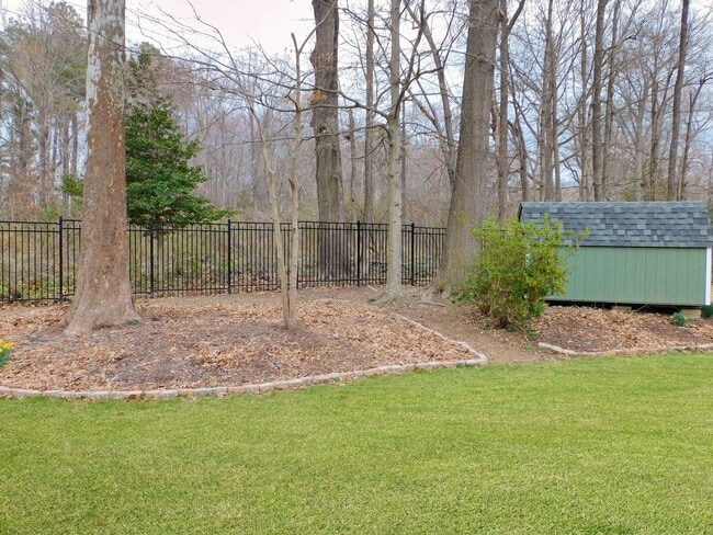 Building Photo - 1332 Redwood Cir
