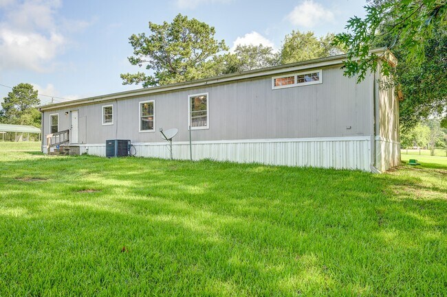 Building Photo - 418 County Rd 643