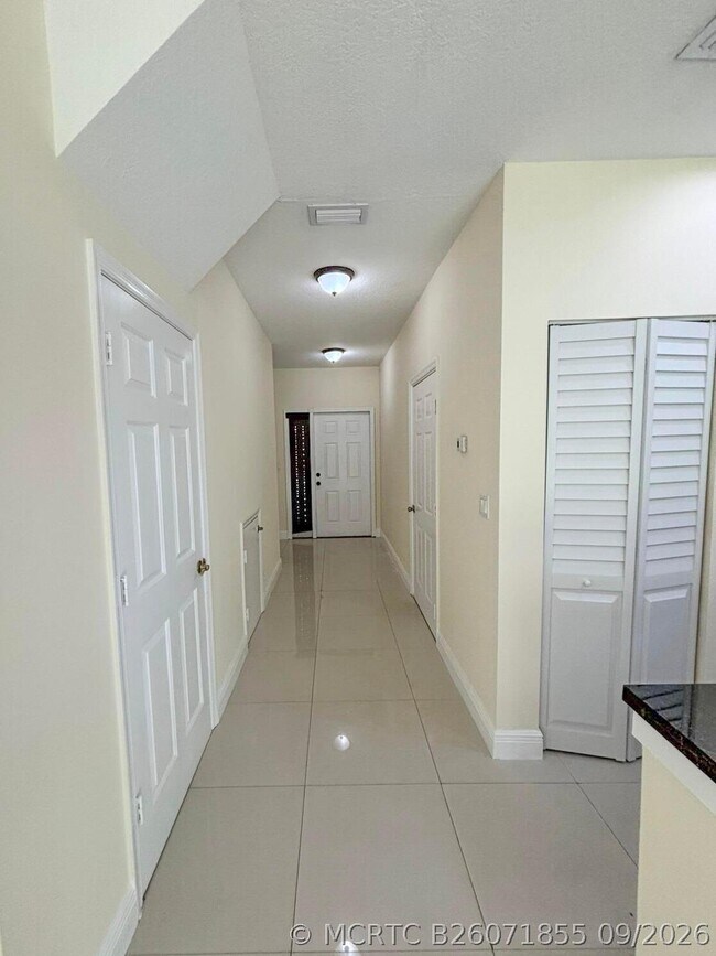 Building Photo - 3118 Coral Ridge Dr