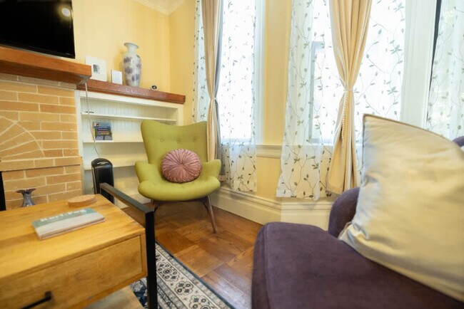 Building Photo - 1107 Broadway-SI ID1309749P