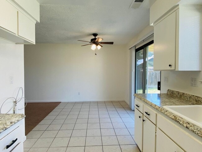Building Photo - $2,050 Ashlan & Fowler, 3 Bedroom Home - H...