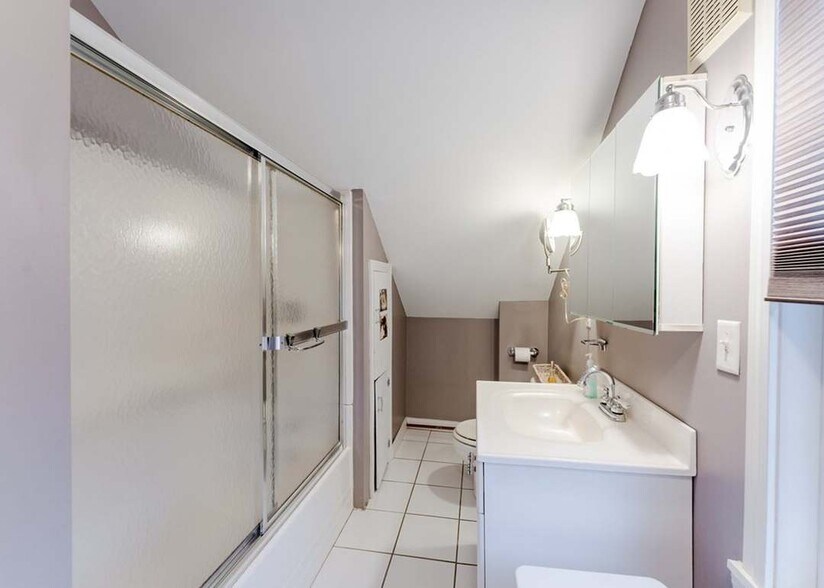 Building Photo - 29 Eton Ave