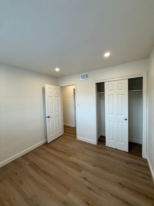 Building Photo - 750 Topaz Dr