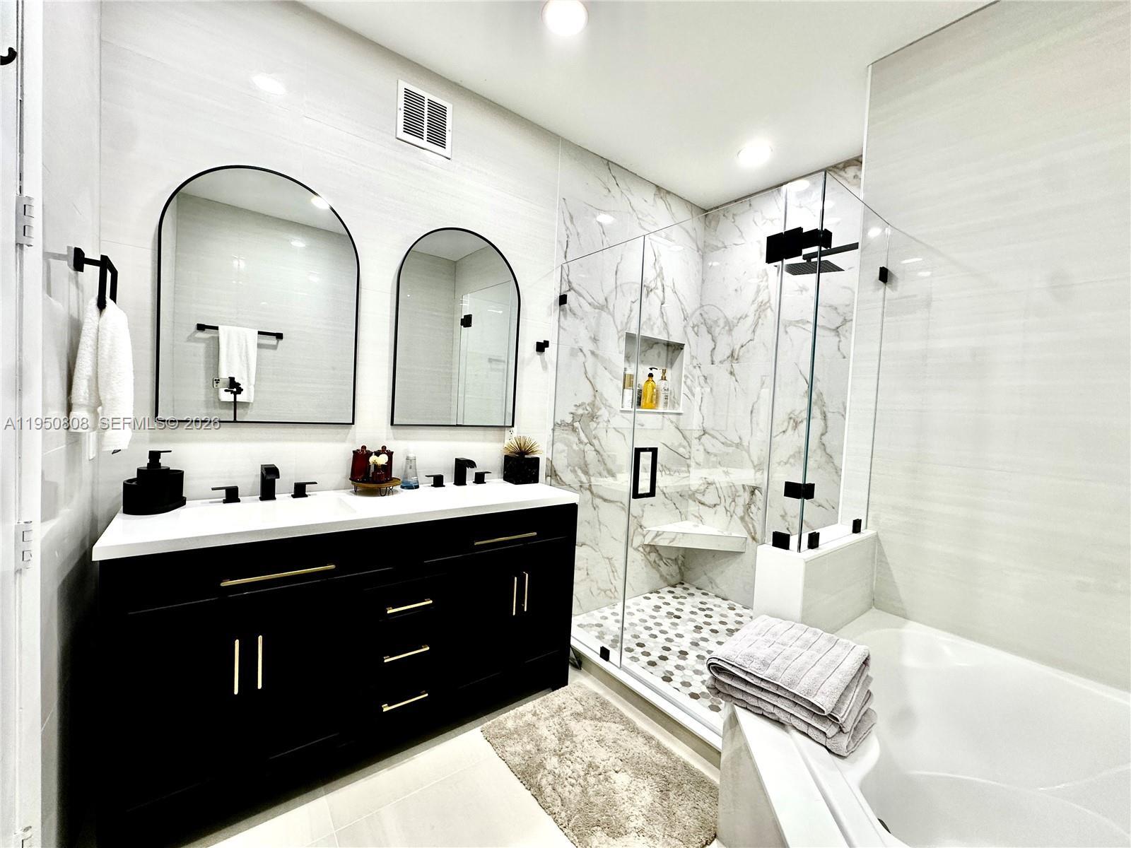 Building Photo - 814 NE 19th Ave