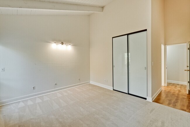 Building Photo - 3 bedroom 2 bath Townhome - Greenmeadow Neighborhood Palo Alto!  $6800