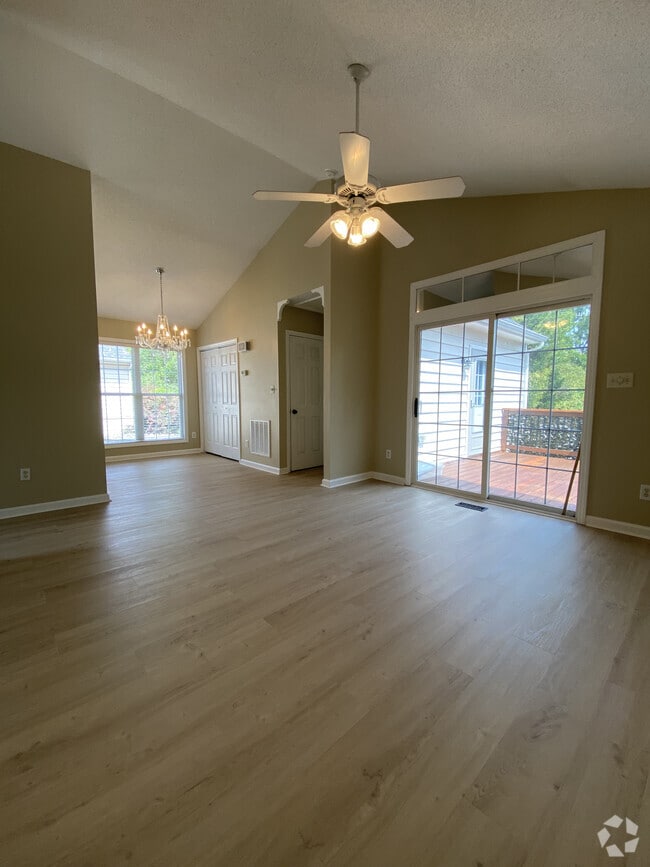 Building Photo - 3 Forest Creek Dr