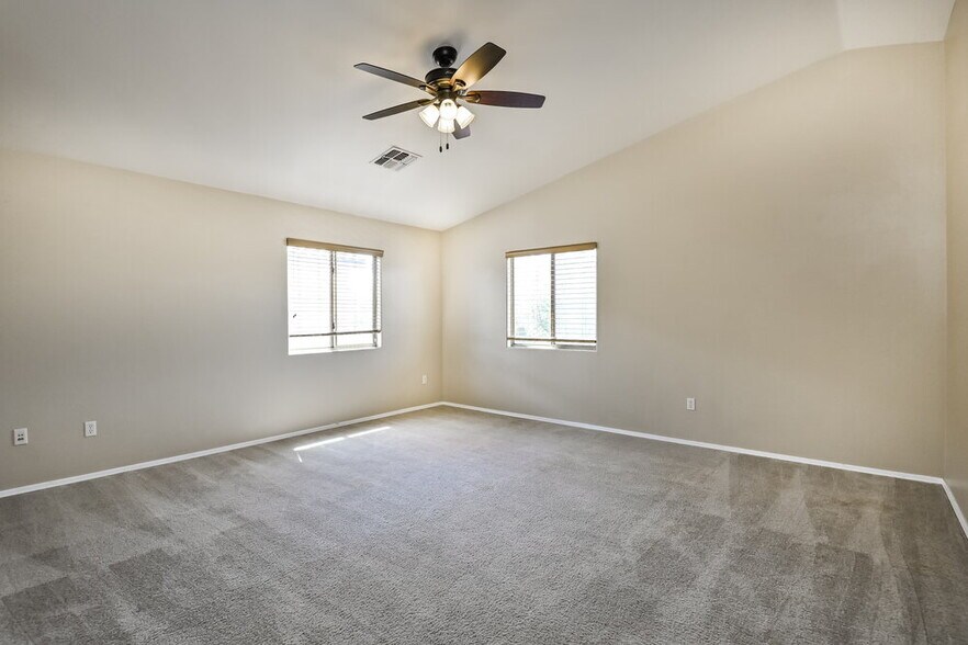 Building Photo - 816 W Calle Ormino