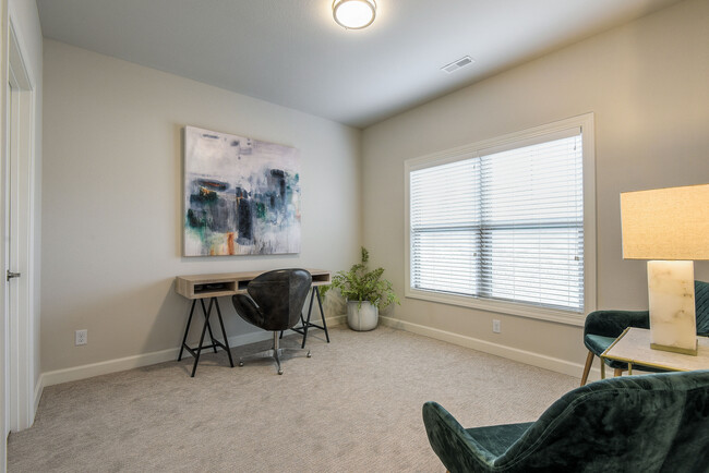 Spare Bedroom - 9727 Montclaire Dr
