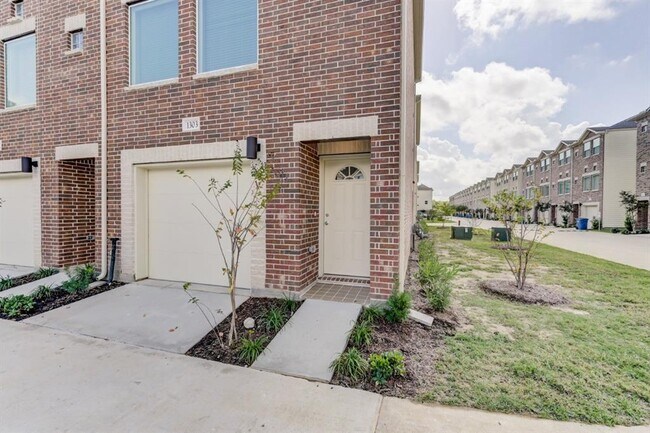 Building Photo - 8705 Bryam St